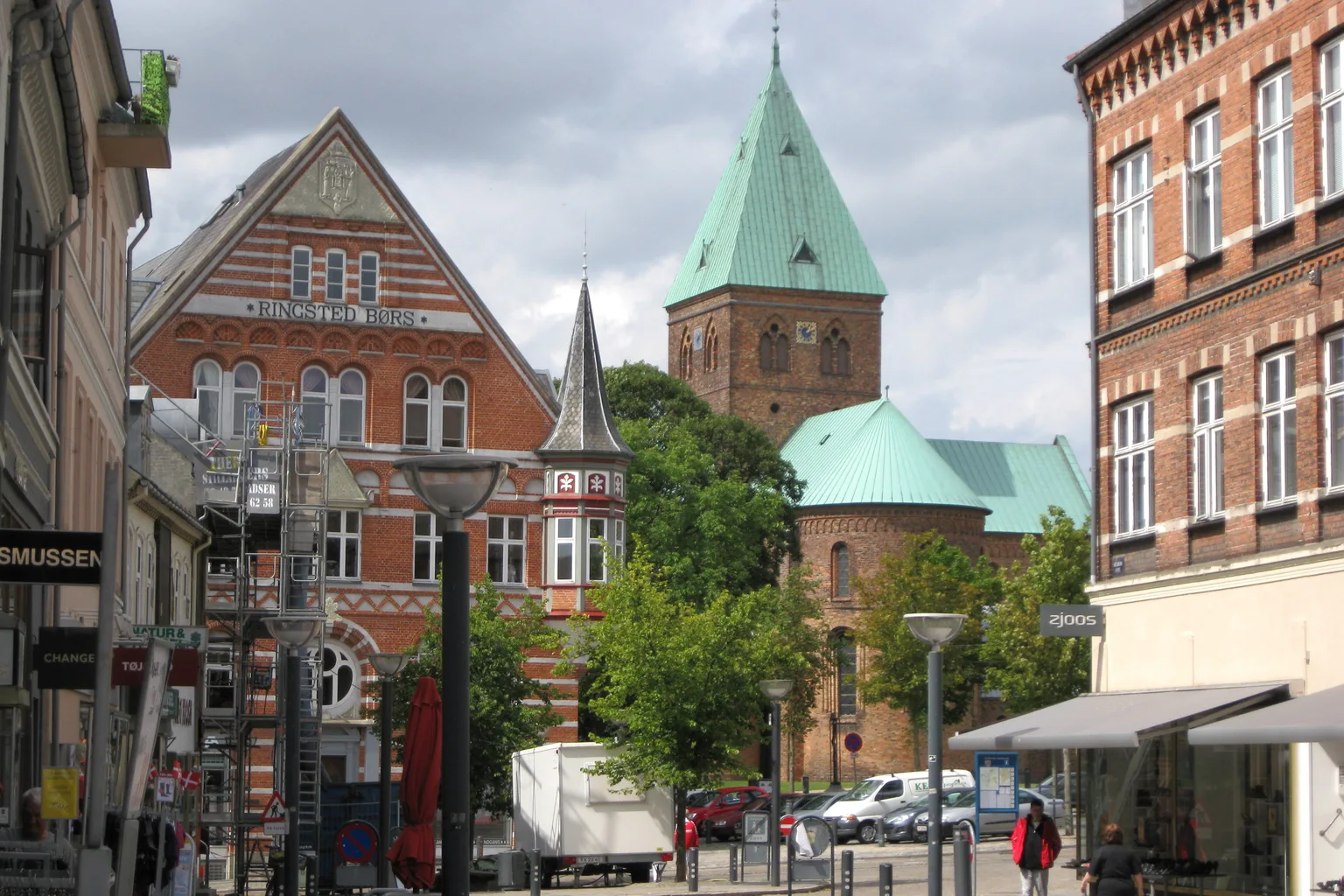 Sct. Hans Gade i Ringsted med Sankt Bendts Kirke i baggrunden